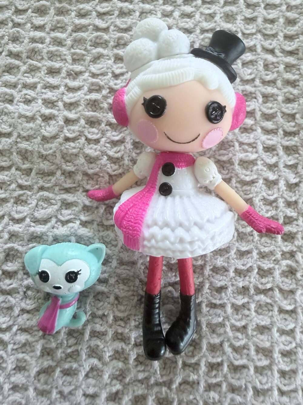 MGA Entertainment Lalaloopsy Mini Doll Winter Snowflake with Pet